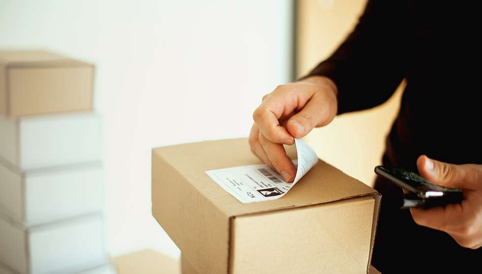 The Pros and Cons of Using Fulfillment Services