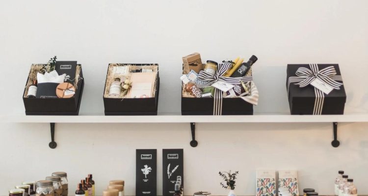 Strategies for Selling DIY and Handmade Decoration Items