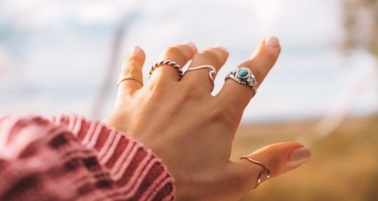 Silver Jewelry vs Gold Which is Right for You Silver Jewelry vs Gold Which is Right for You